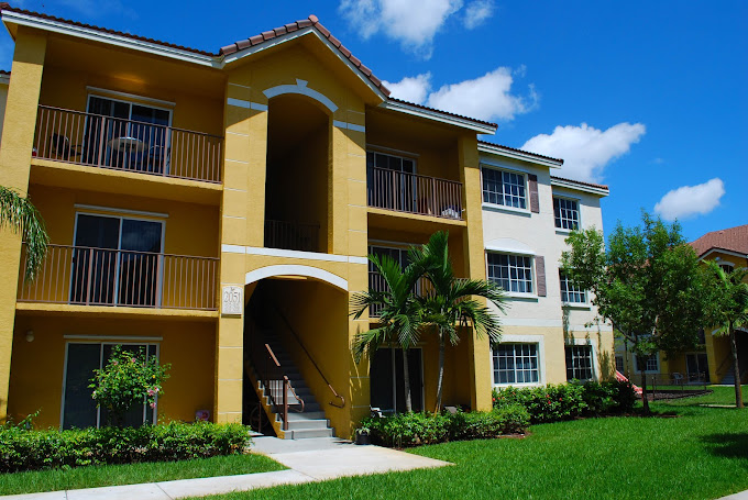 Eagle Pointe apartments in Pompano Beach, FL