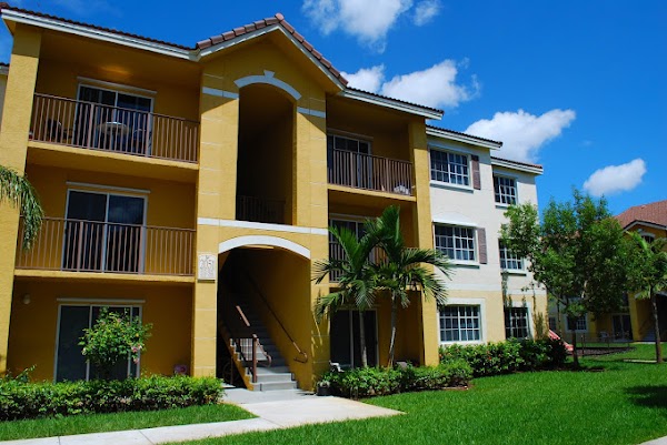 Eagle Pointe apartments in Pompano Beach, FL