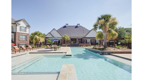 Lone Oak apartments in Round Rock, TX