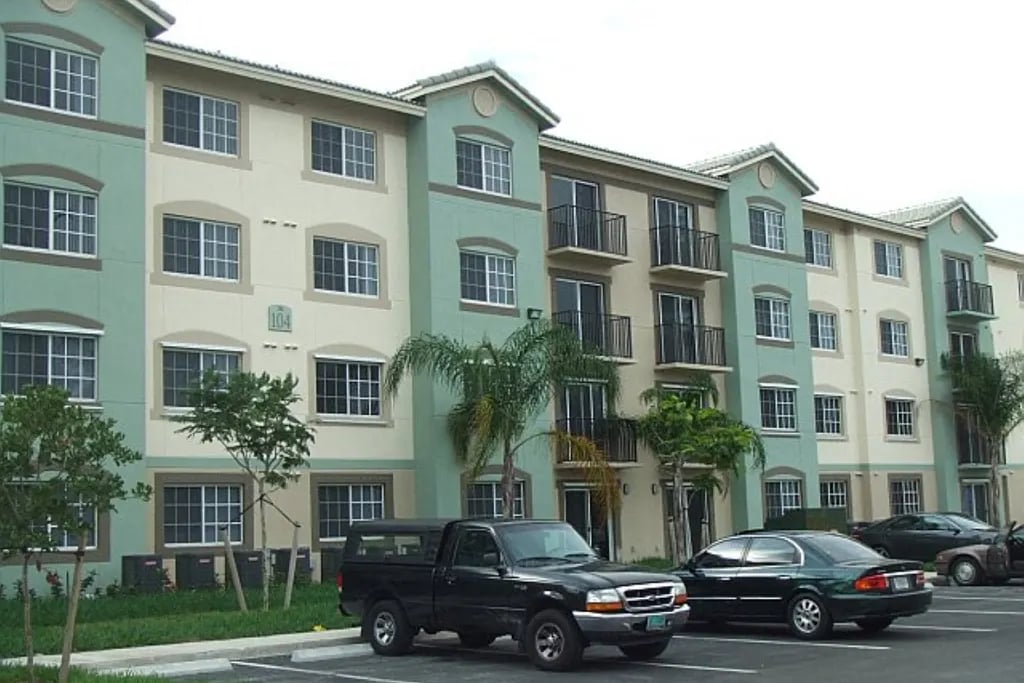 Harbour Cove Apartments apartments in Hollywood, FL