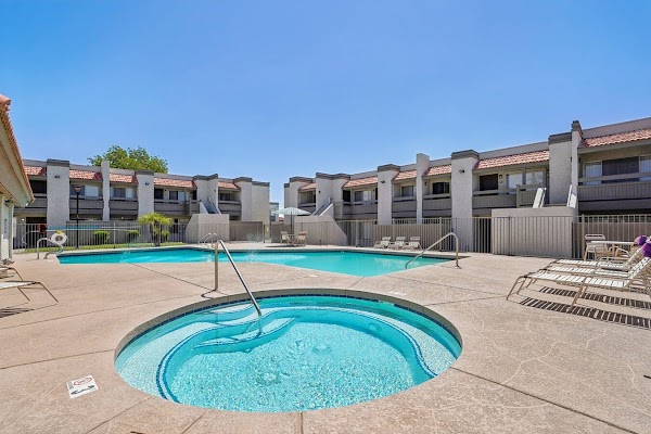 Sunset Landing apartments in Glendale, AZ
