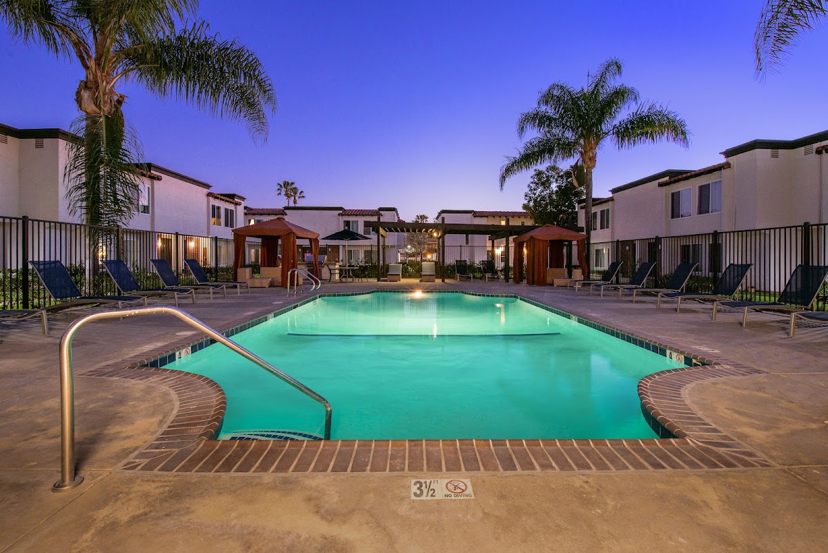 Huntington Vista apartments in Huntington Beach, CA
