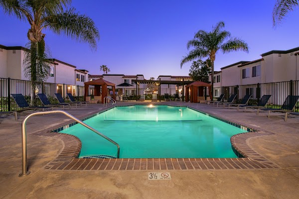 Huntington Vista apartments in Huntington Beach, CA
