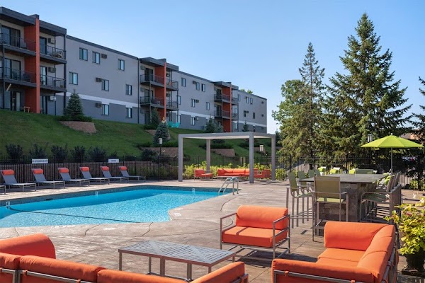 The Pointe at Cedar Grove apartments in Eagan, MN