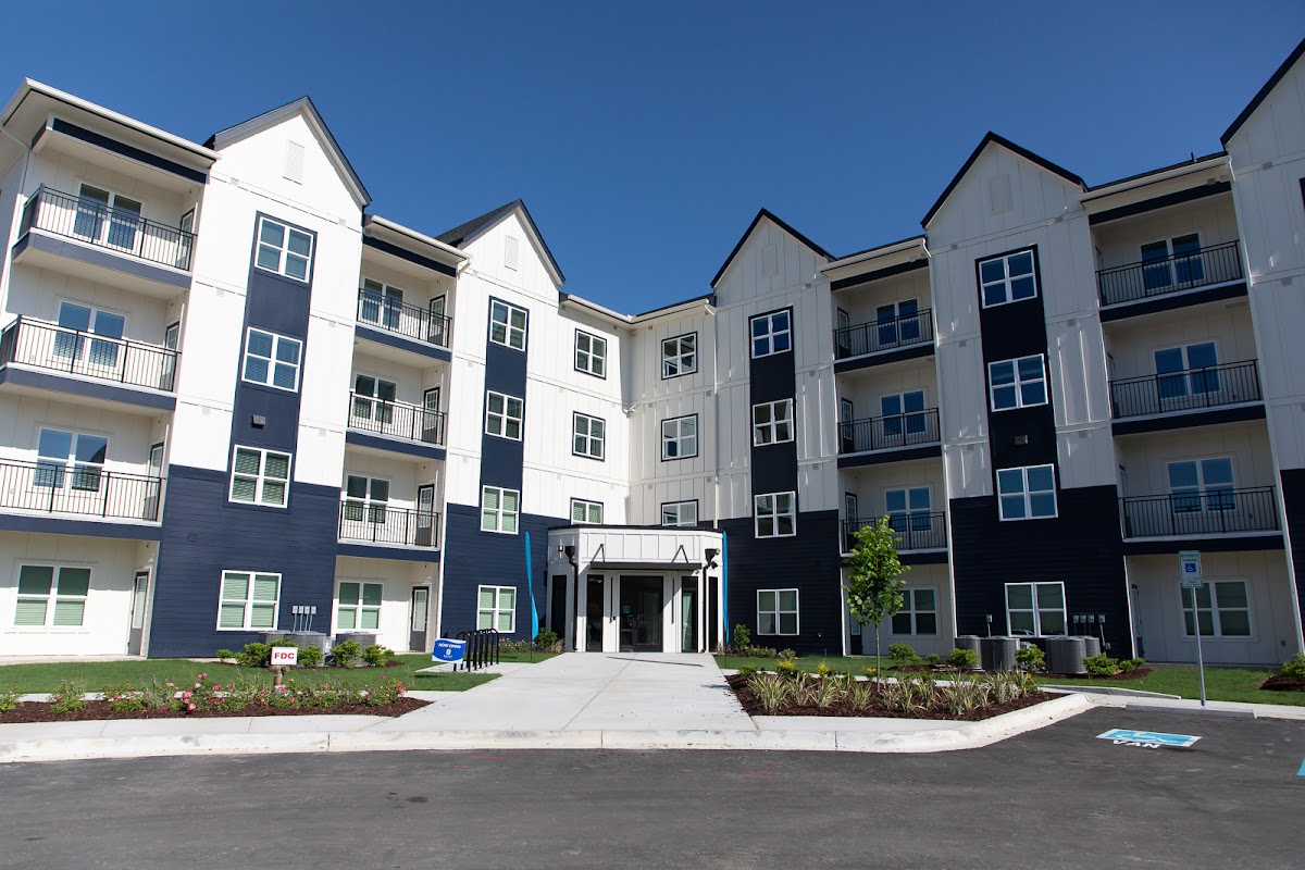 Point at Mid City apartments in Baton Rouge, LA