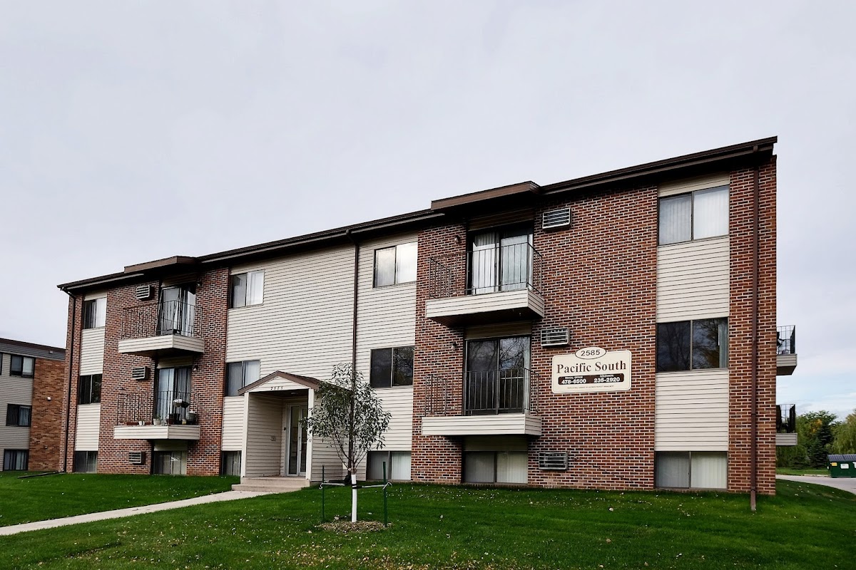 Pacific South apartments in Fargo, ND