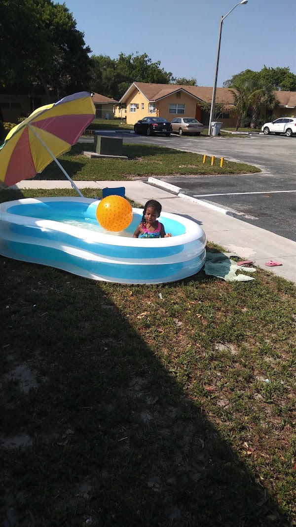 Golden Acres apartments in Pompano Beach, FL