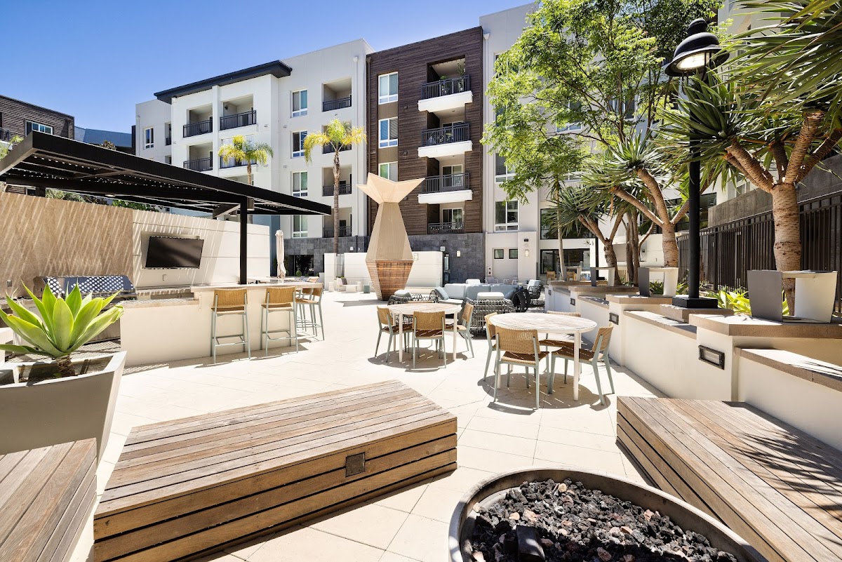 Elan Huntington Beach apartments in Huntington Beach, CA