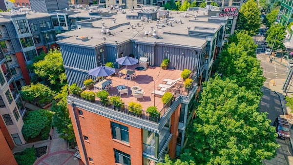 Kearney Plaza apartments in Portland, OR