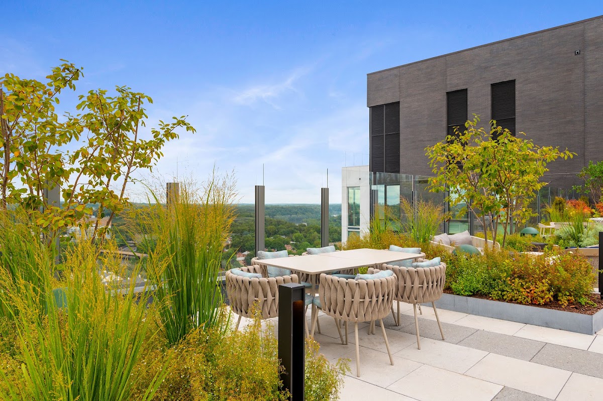 Cortland Rosslyn apartments in Arlington, VA