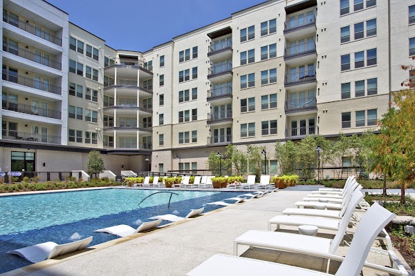 101 Center apartments in Arlington, TX