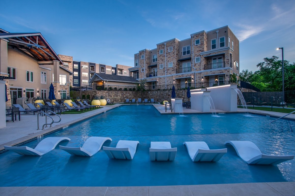 Woodlands at the Preserve apartments in Garland, TX