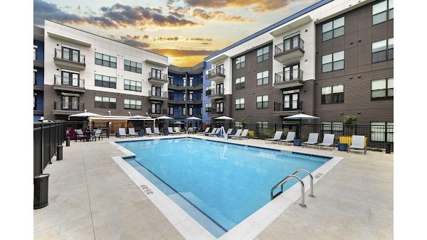 McDowell Point apartments in Naperville, IL
