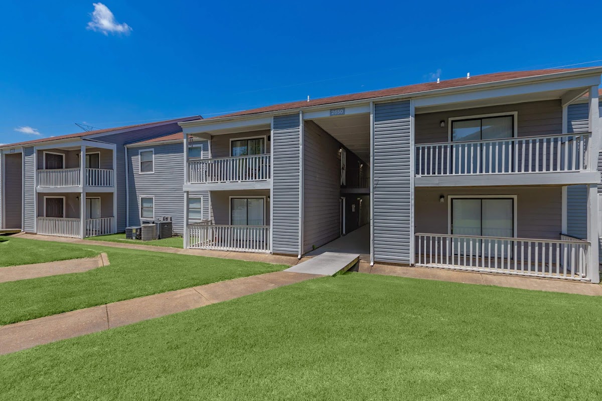 Covington Hills apartments in Bartlett, TN