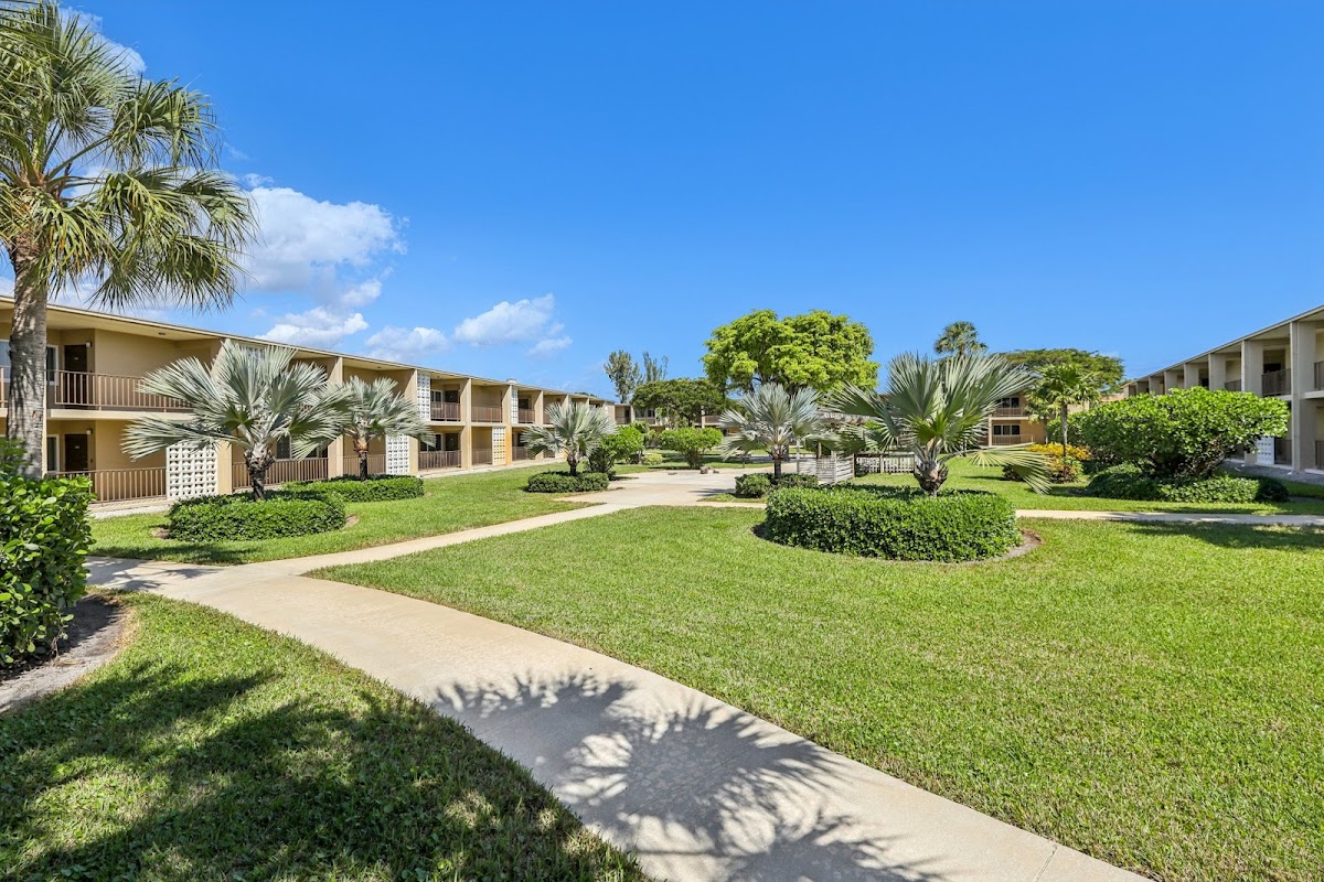 Cynthia Gardens apartments in Boca Raton, FL
