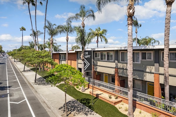 California Palms Apartments apartments in Santa Ana, CA