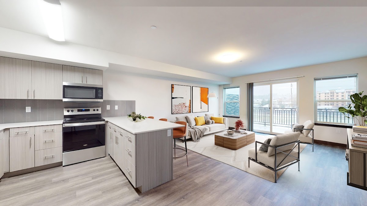 Madison Plaza apartments in Kent, WA