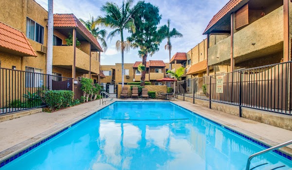 Encasa Norwalk apartments in Norwalk, CA