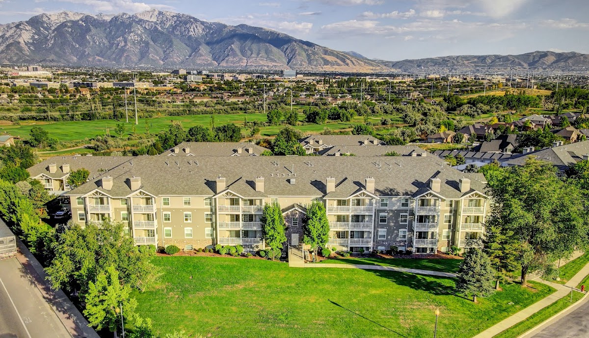 River Oaks apartments in West Jordan, UT