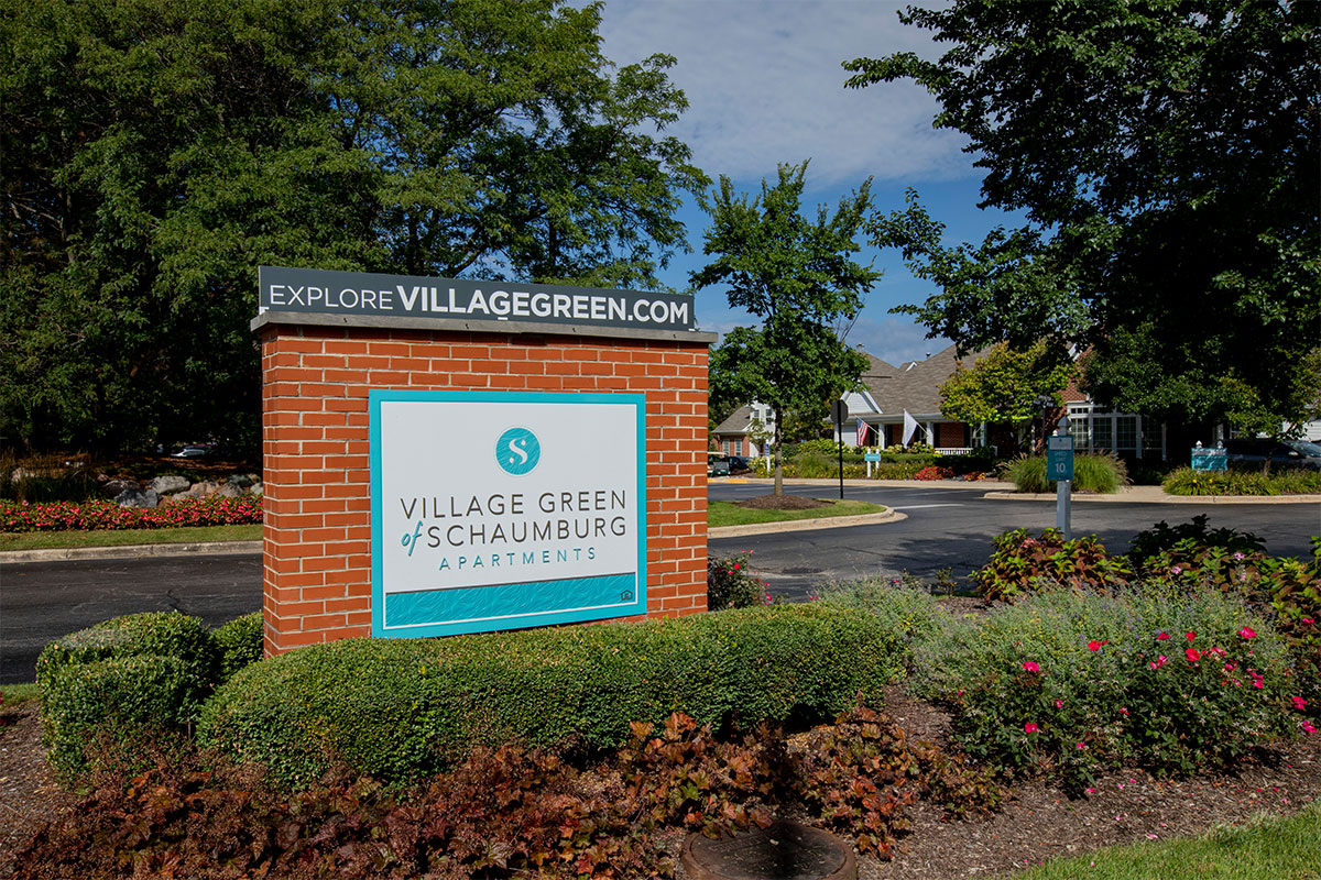 Village Green of Schaumburg apartments in Schaumburg, IL