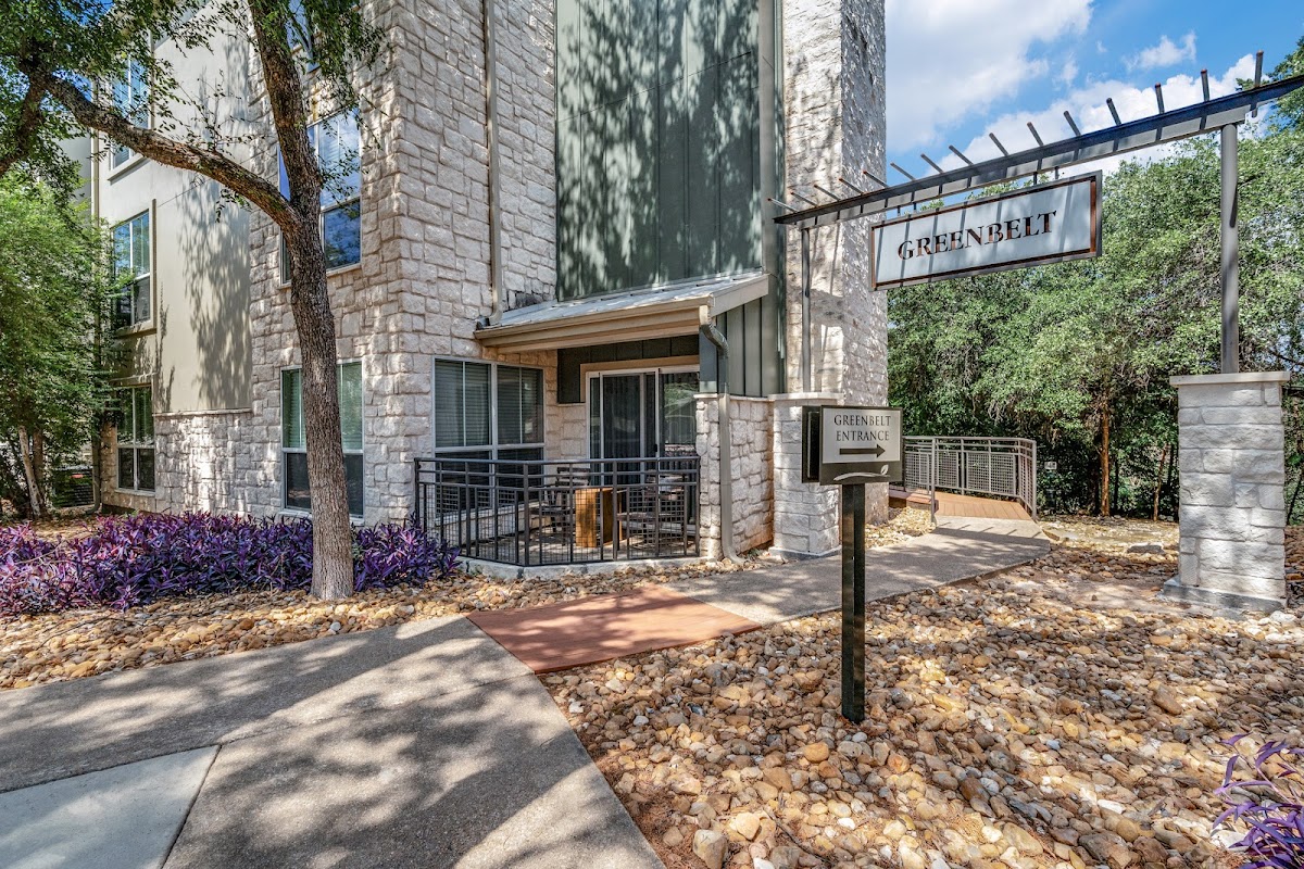 Barton Creek Landing apartments in Austin, TX