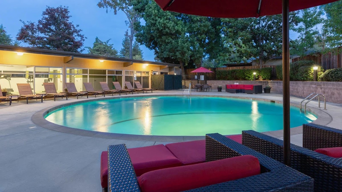 Palo Alto Place apartments in Mountain View, CA