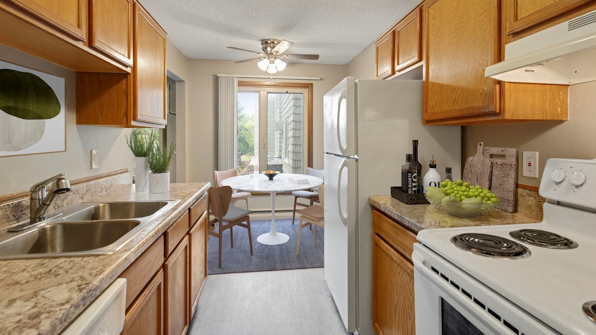 Parklawn Estates apartments in Bloomington, MN