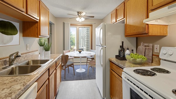 Parklawn Estates apartments in Bloomington, MN
