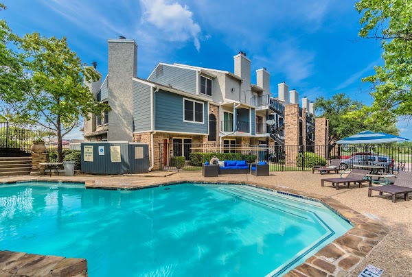 Hills of Palos Verdes apartments in Garland, TX