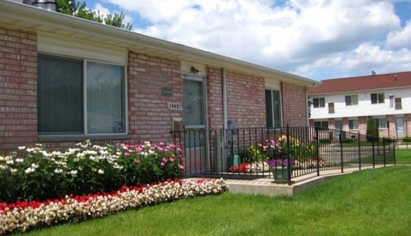 Kensington Place Townhomes apartments in Warren, MI