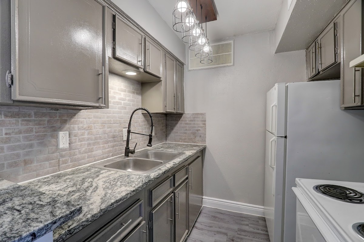 Camino Del Sol apartments in Pasadena, TX