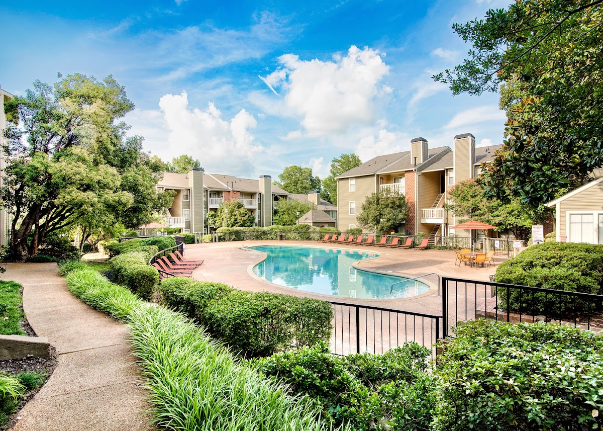 Arbors Of Century Center apartments in Memphis, TN