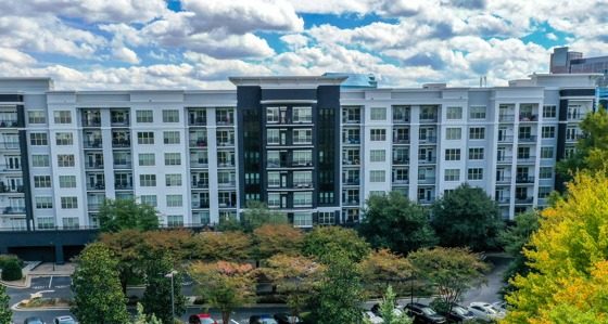 Peachtree Dunwoody Place apartments in Sandy Springs, GA