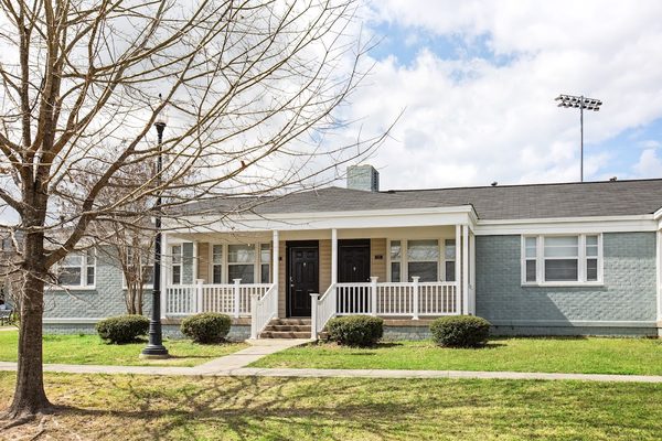 Oaks Intown apartments in Albany, GA