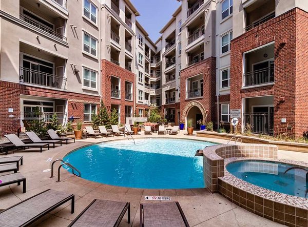 AMLI Park Avenue apartments in Denver, CO