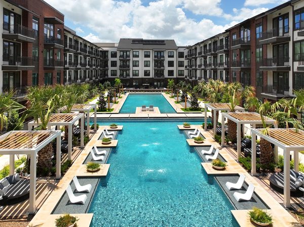 Belt & Main apartments in Richardson, TX