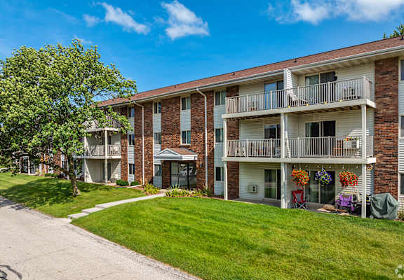 The Meadows apartments in Waukesha, WI
