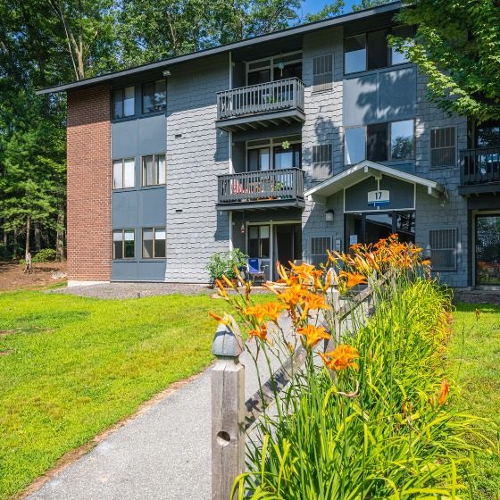 Hilltop by Princeton apartments in Nashua, NH