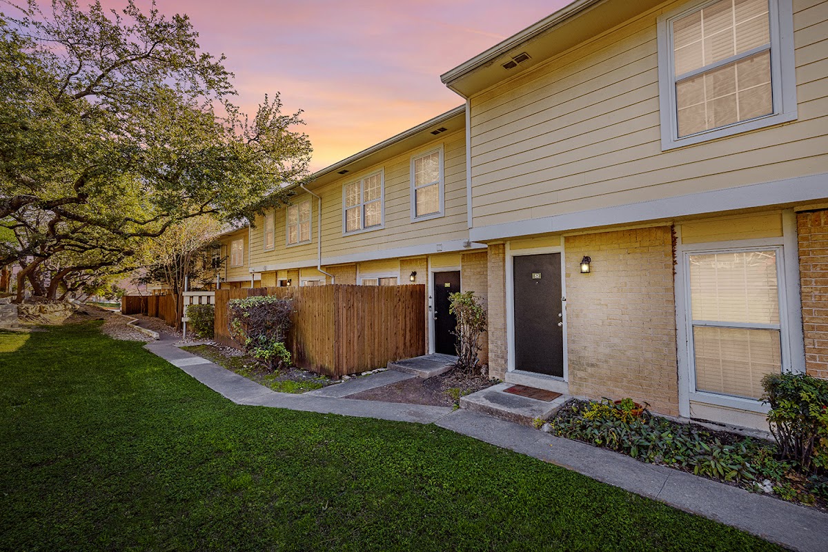 The Arbors at Tallwood apartments in Austin, TX