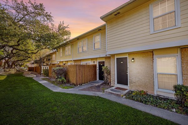 The Arbors at Tallwood apartments in Austin, TX