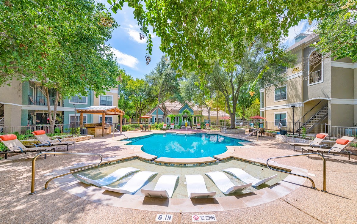 MAA Sunset Valley apartments in Austin, TX