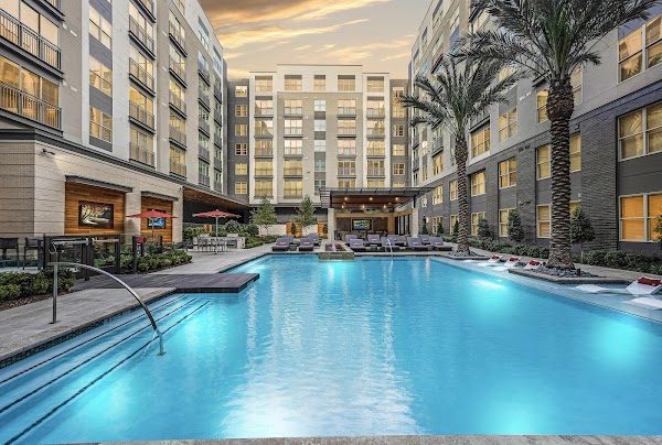 Hanover Edgewood apartments in Atlanta, GA