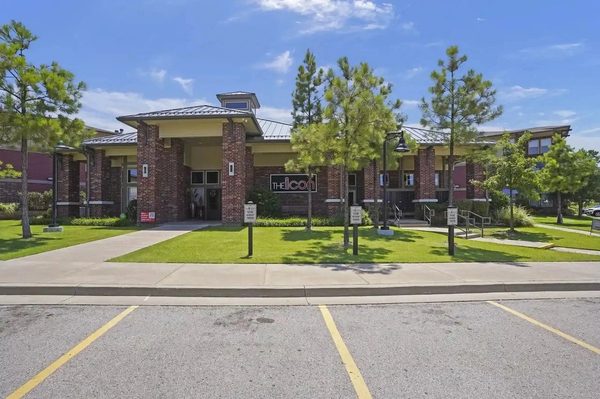 Icon at Broken Arrow apartments in Broken Arrow, OK