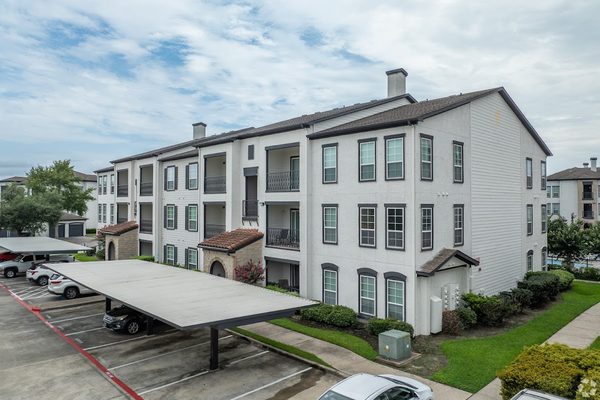 Amalfi at Tuscan Lakes apartments in League City, TX