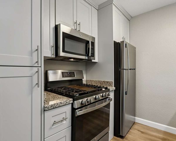 Creekside Gardens apartments in Vacaville, CA