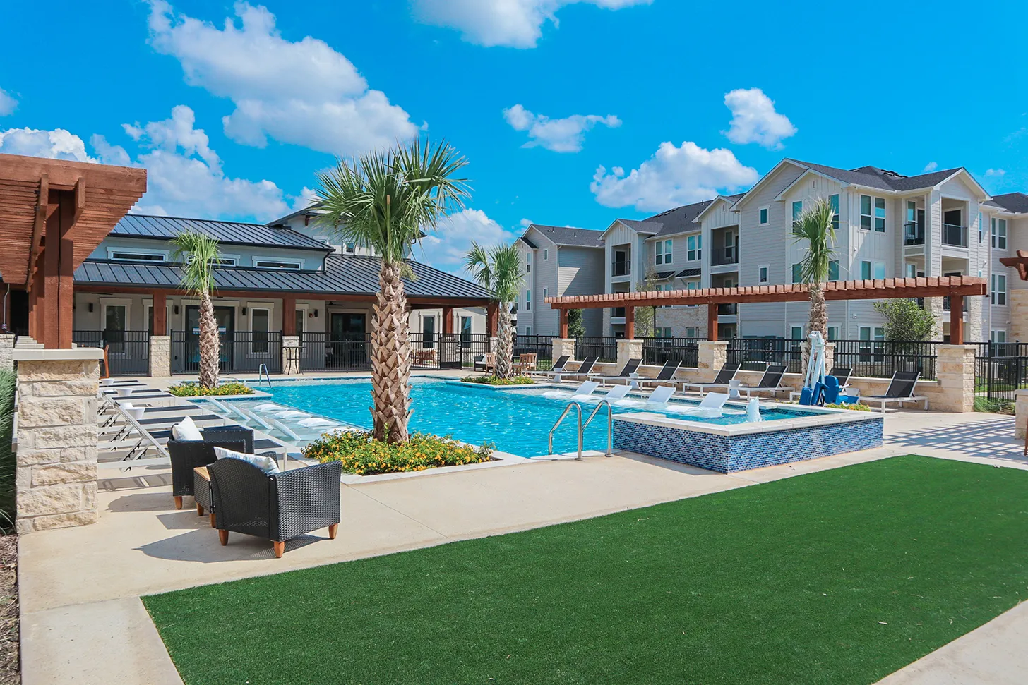 Stonebridge At Twin Peaks apartments in Longmont, CO