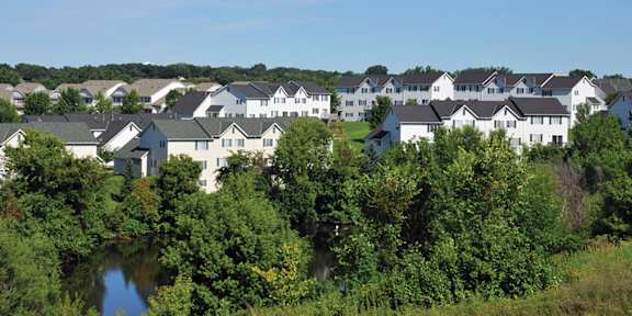 Carver Lake Townhomes apartments in Woodbury, MN