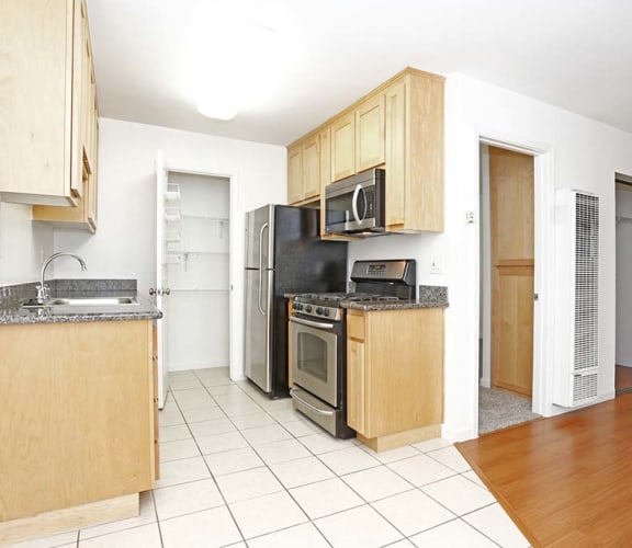 PARKSIDE BRENTWOOD apartments in Brentwood, CA