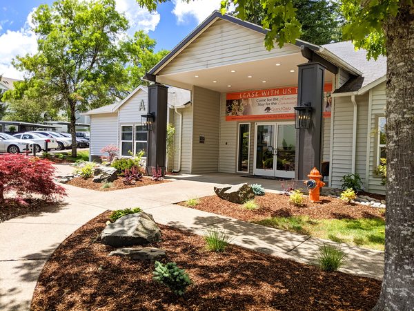 Grand Oaks apartments in Corvallis, OR