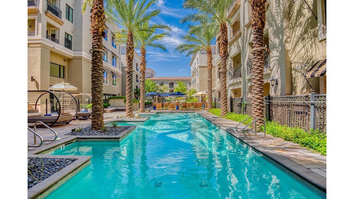 Broadstone Waterfront apartments in Phoenix, AZ